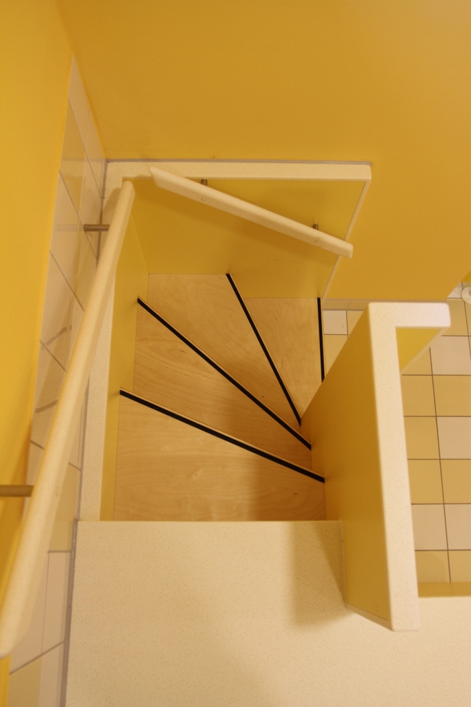 Wickeltisch mit Wendeltreppe plus Waschrinne